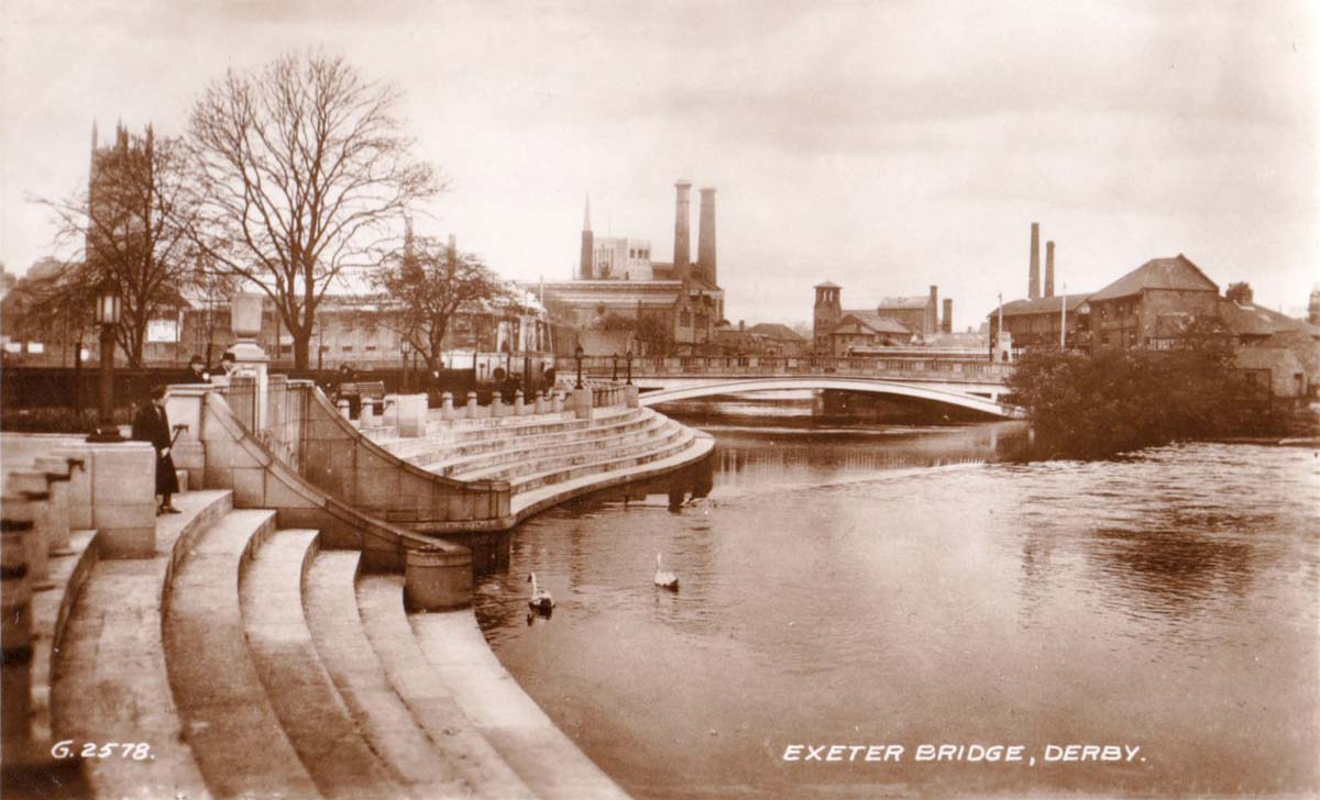 Derby. Exeter Bridge, on background - Lombe's Silk Mill, 1940's