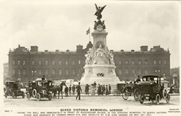 Greater London. Buckingham Palace and Queen Victoria Memorial, Cars, 1911