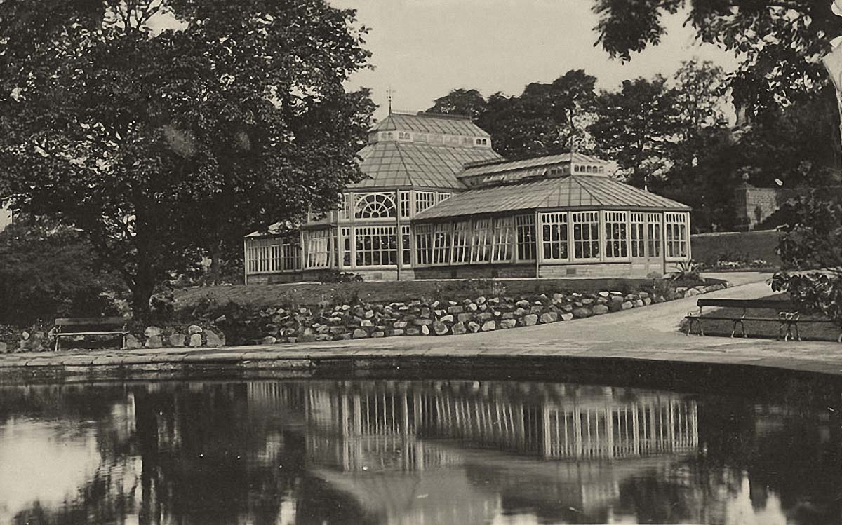 Bradford. Peel Park, conservatory, circa 1915