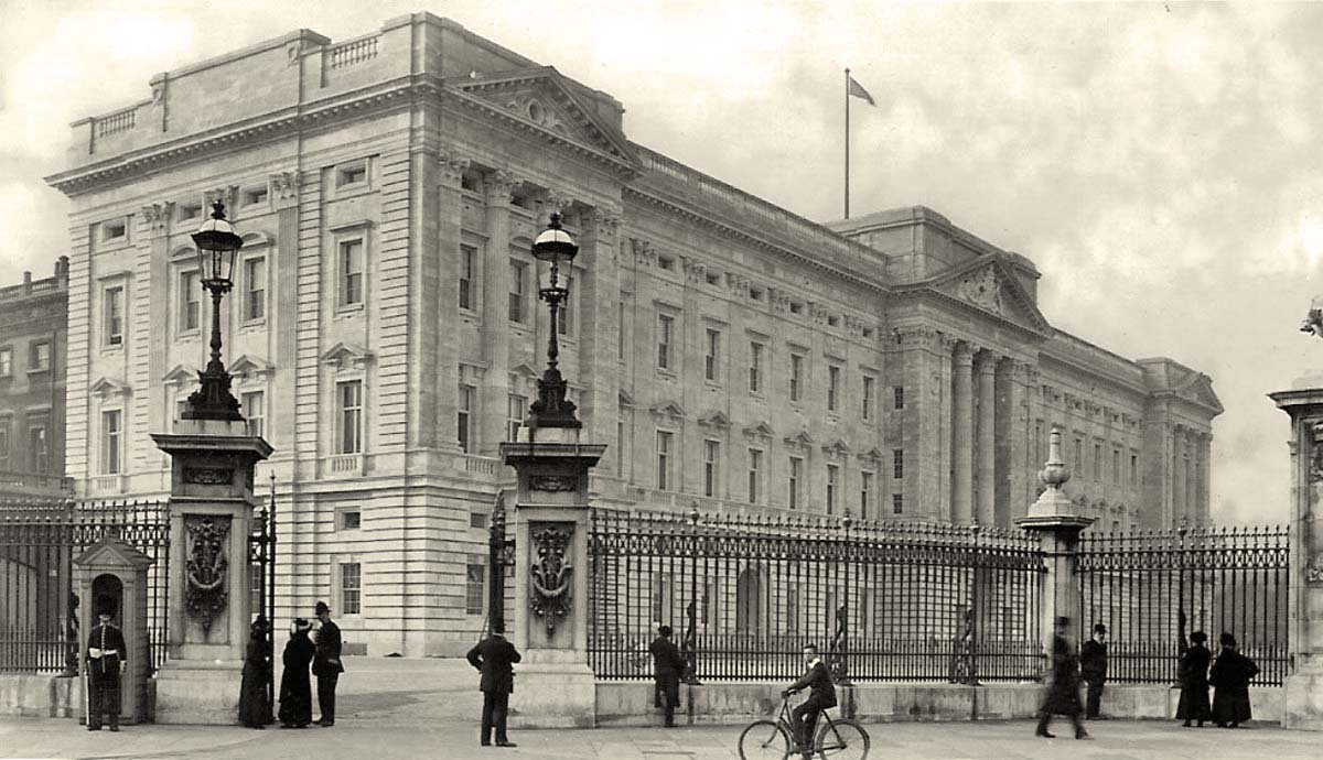 London. Buckingham Palace, circa 1920