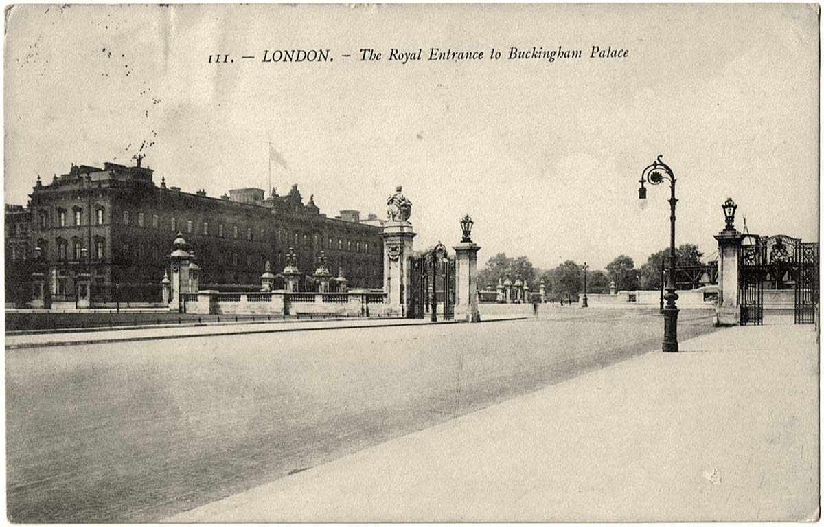 London. Buckingham Palace - Royal entrance, 1910