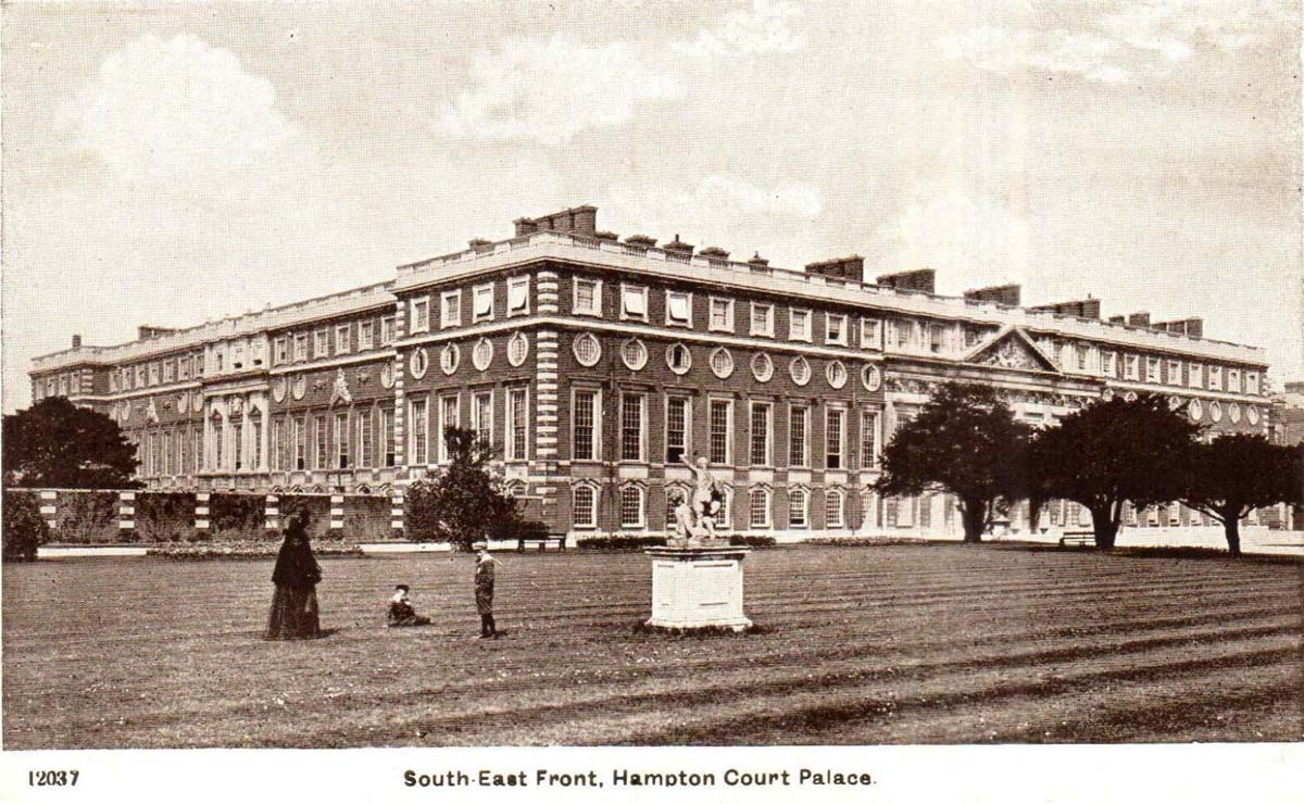 London. Hampton Court Palace, South East Front