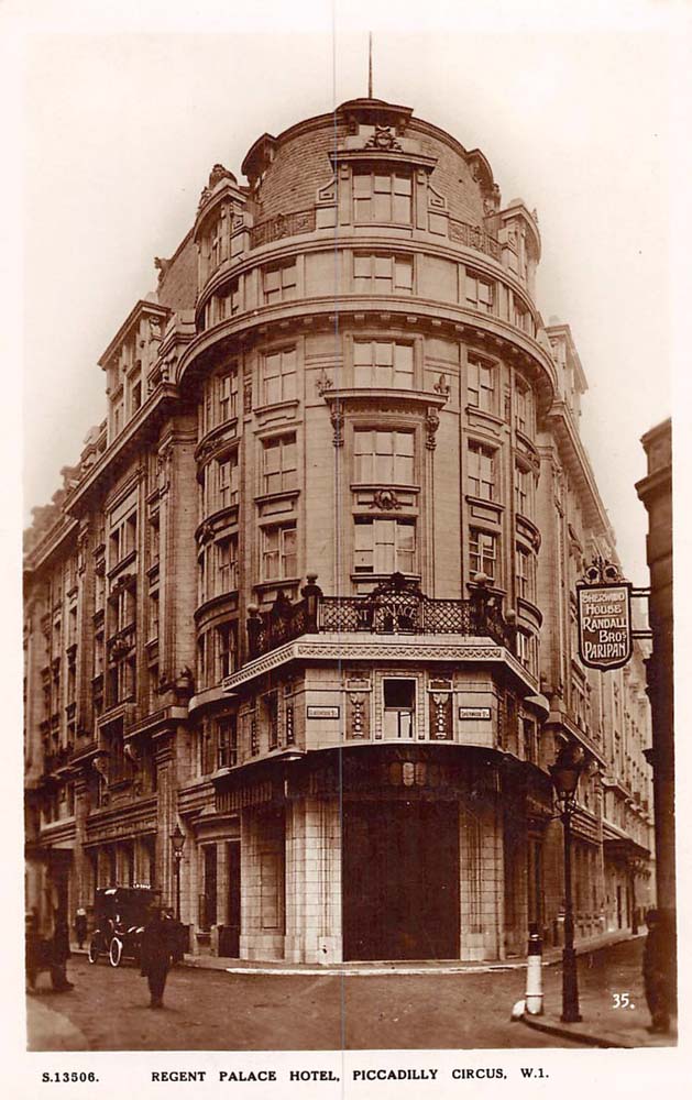 London. Piccadilly Circus - Regent Palace Hotel