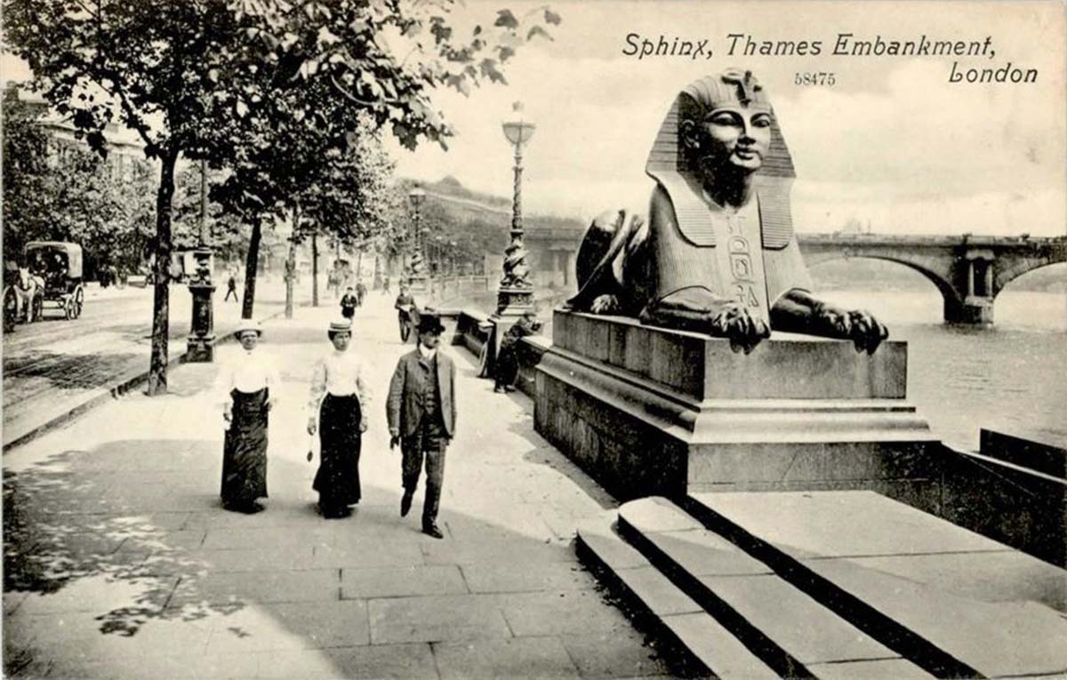 London. Sphinx on Thames Embankment, Bridge