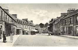 Aberfeldy. Panorama of town street