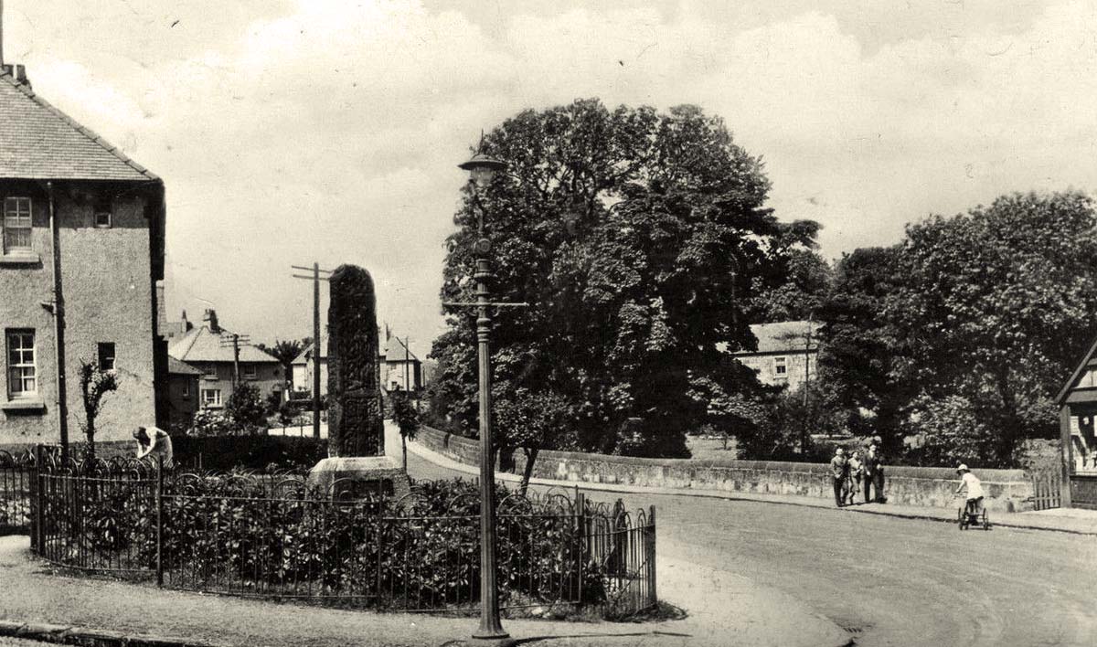 Barrhead. Arthurlie Cross by Springhill Road