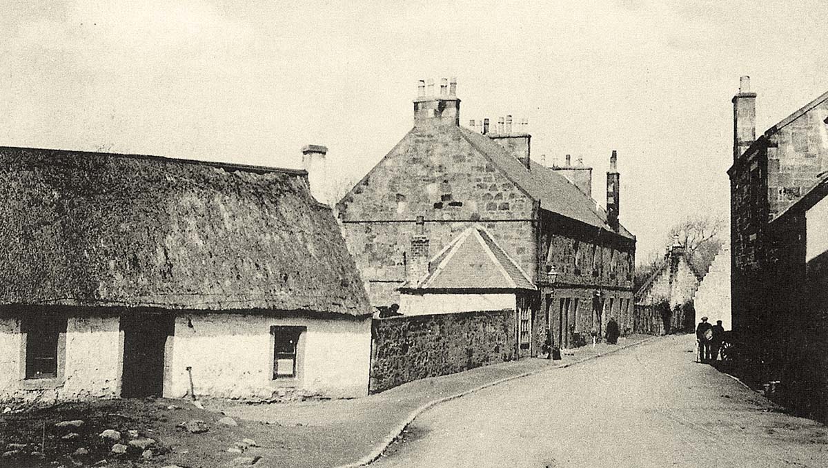 Blantyre. Cottage and houses in Barnhill