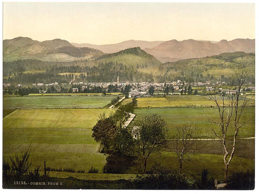 Comrie. Panorama of village