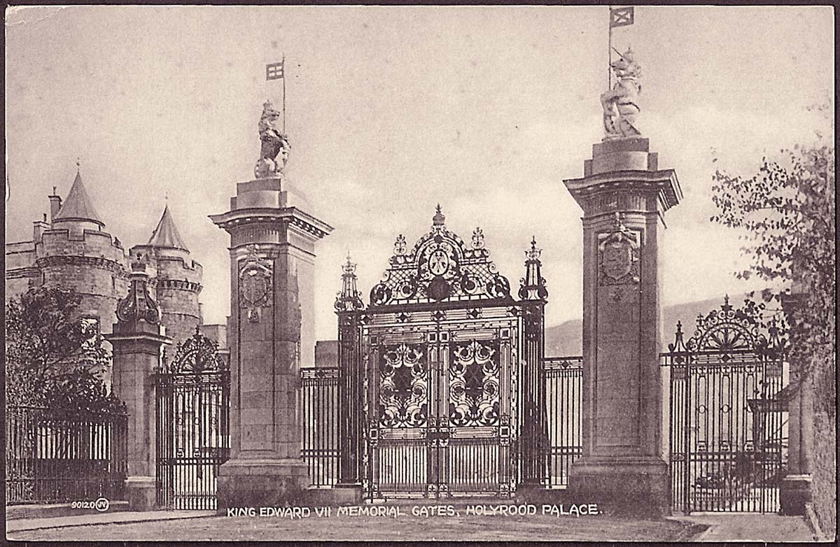 Edinburgh. Holyrood Palace - King Edward VII Memorial Gates